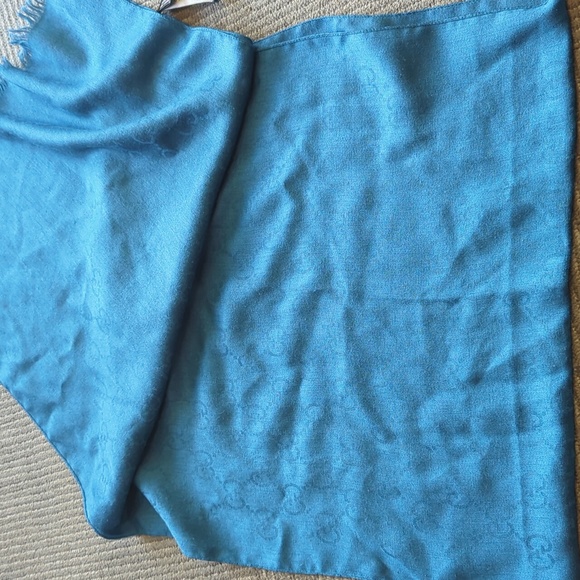 Gucci blue scarf - Picture 11 of 16